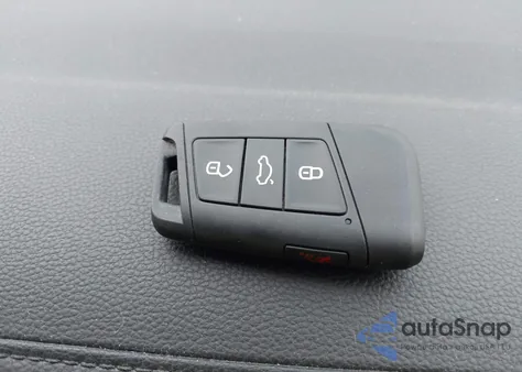 2019 Volkswagen Jetta 1.4T R-Line/1.4T S/1.4T Se z USA, uszkodzony, nr VIN 3VWC57BUXKM054801